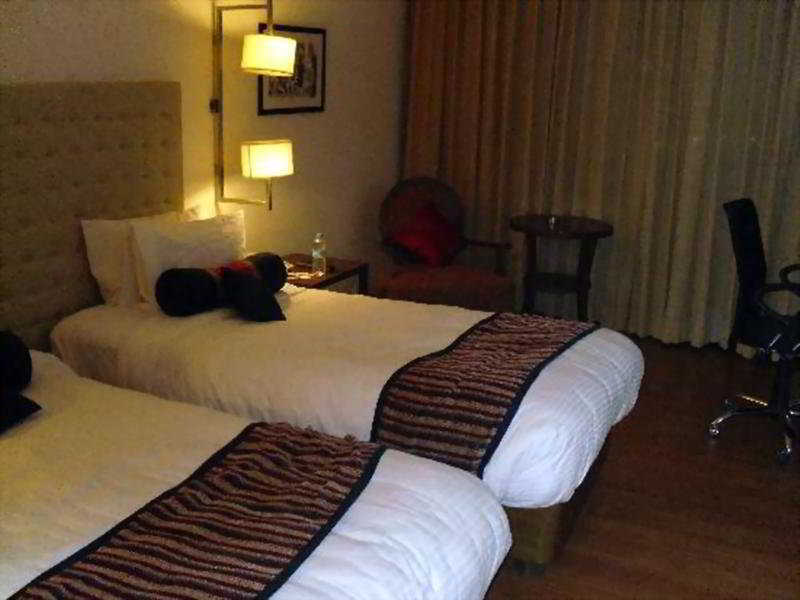 Royal Orchid Central Jaipur, Bani Park Екстер'єр фото